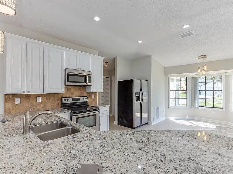 1710 Ashwood Cir — Photo 9