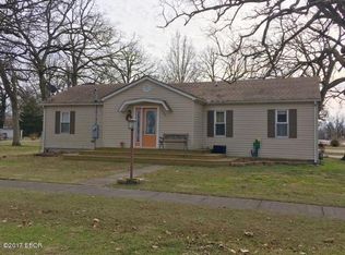 609 W Callie St, Sesser, IL 62884