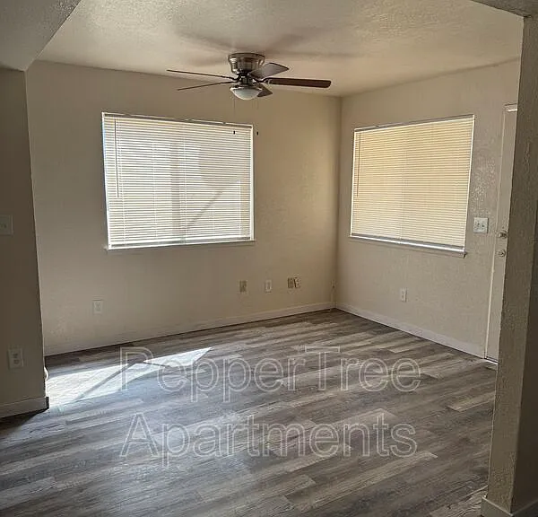 720 E Elm Ave #D — Photo 2