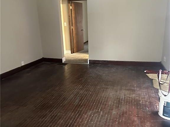 4th image of 509 Grover St