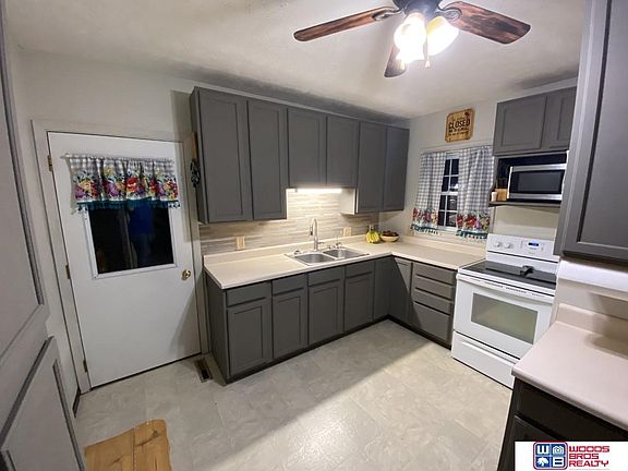 5th image of 418 N Burlington Ave