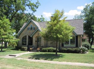 500 Pecan St, Honey Grove, TX 75446