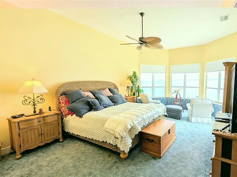 4709 Dolphin Cay Ln S — Photo 15