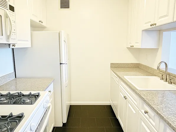 350 West 43rd Street image 7 of 8