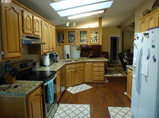 1980 Pine Ridge Dr, Glide, OR 97443