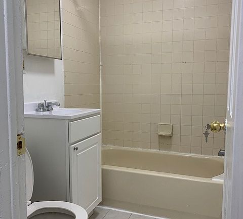 4th image of 242 W 16th St #1RW