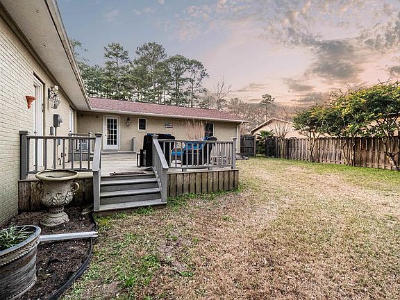 4th image of 501 Woodview Dr