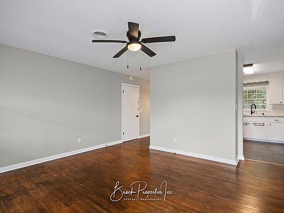 3rd image of 2380 Lansing Dr