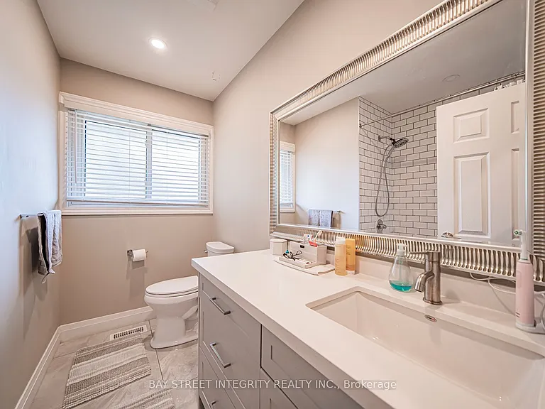1277 Gainsborough Dr — Photo 30