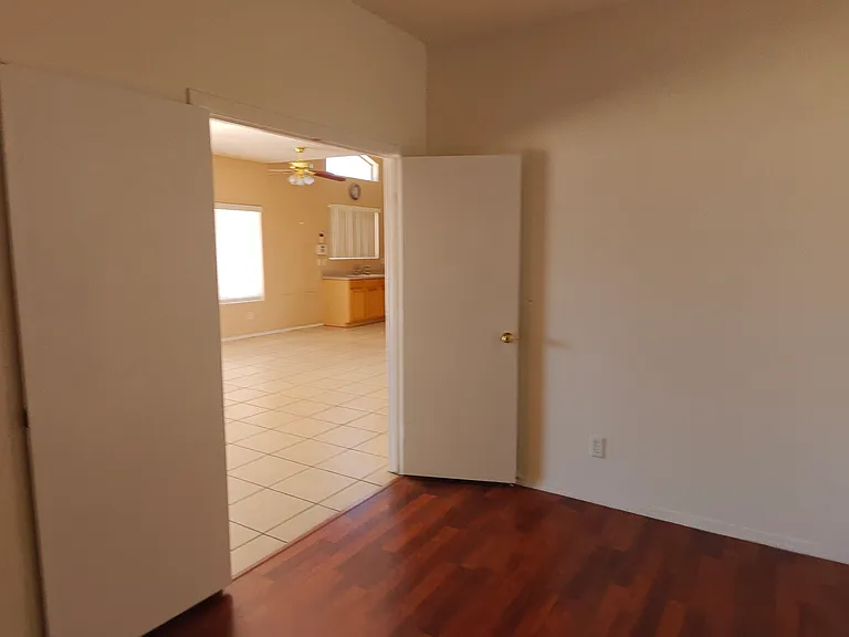 8638 W Keim Dr — Photo 9