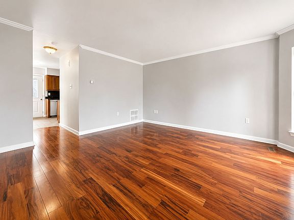 4th image of 801 Catherine St
