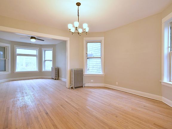 2nd image of 1915 W Lunt Ave