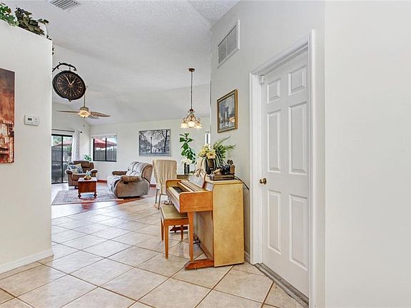 5th image of 3507 Greenglen Cir