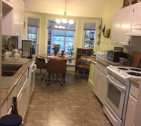 4th image of 176 Orchard Park Dr