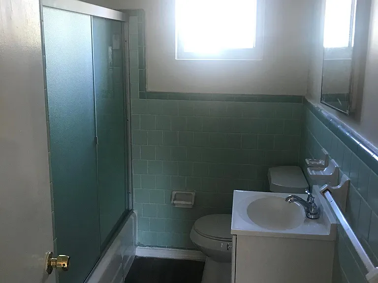 1096 Jolly Ave — Photo 7