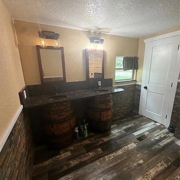 6828 State Road 33 — Photo 12