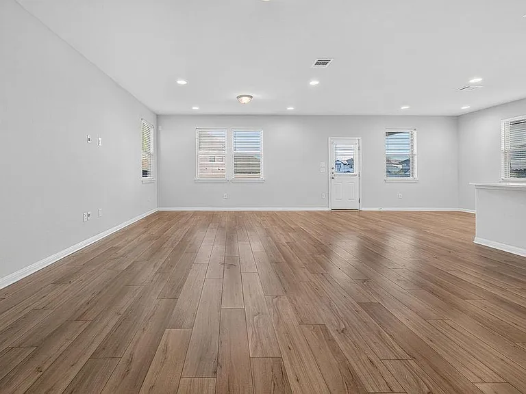 320 Rend Dr — Photo 6