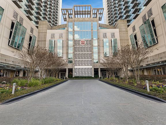 Allure Hermann Park ; Entry