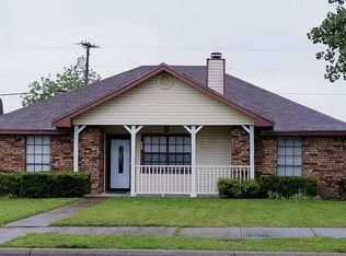 875 W Wintergreen Rd, Lancaster, TX 75134