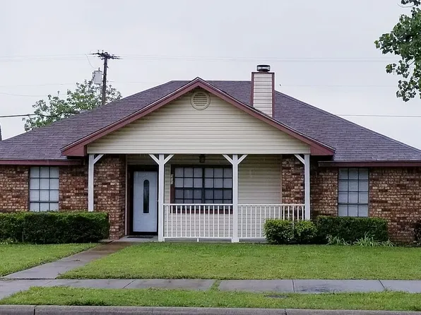 875 W Wintergreen Rd, Lancaster, TX 75134