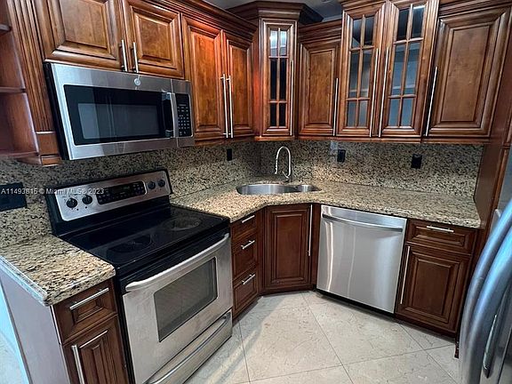 4th image of 5555 Collins Ave APT 17G