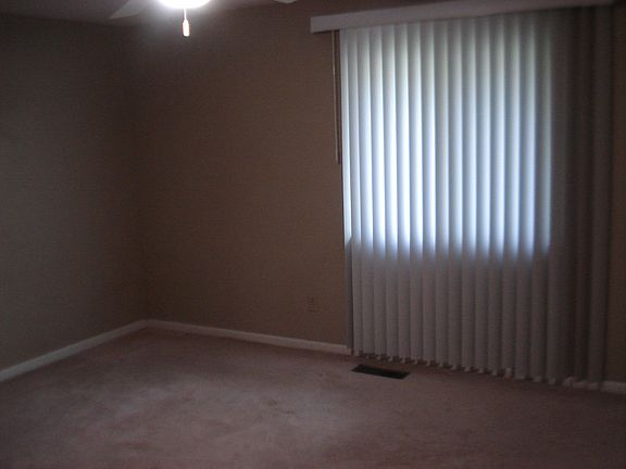 3rd image of 1305 Fieldway Ct