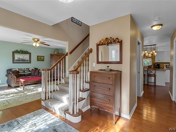3rd image of 5517 Country Club Ln