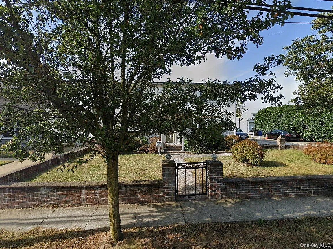 2 bed, 1.0 bath, 2100 sqft, $3,200 — Photo 1