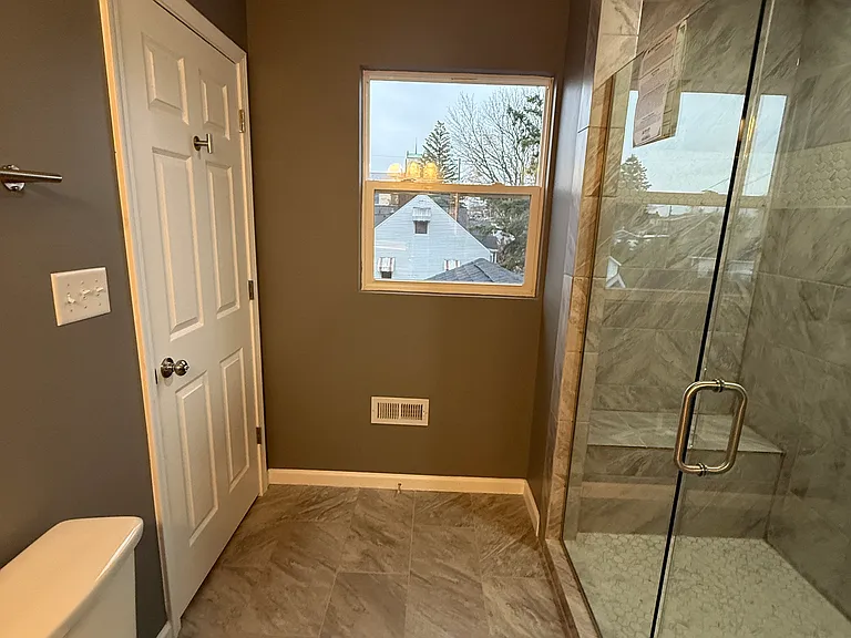 main ensuite bathroom