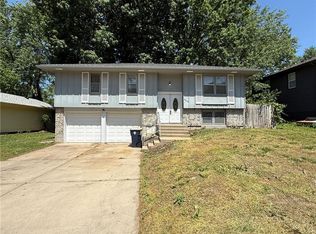 9308 Fairwood Dr, Kansas City, MO 64138