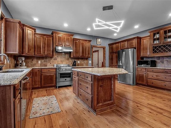 4th image of 5645 Woodruff Dr