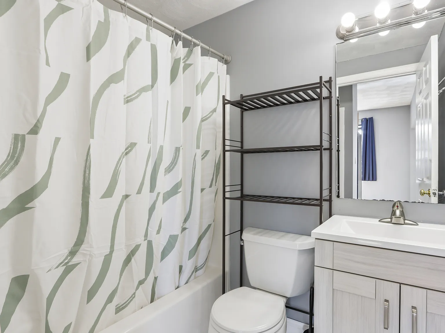 1 bed, 558 sqft, $2,400 — Photo 3