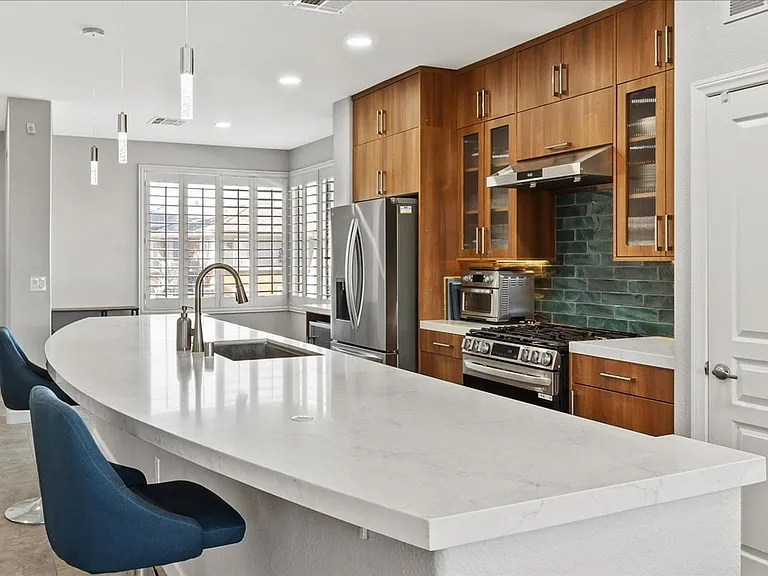660 Peachy Canyon Cir #201 — Photo 7