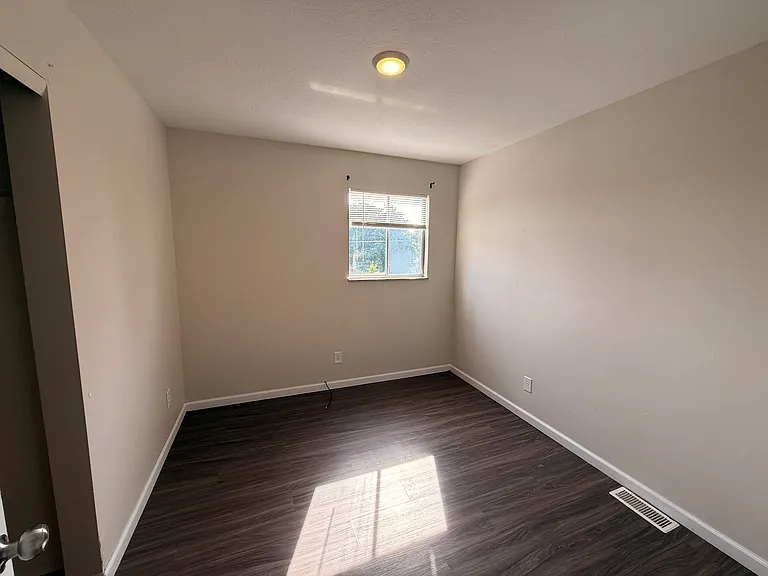 613 Vine St — Photo 8