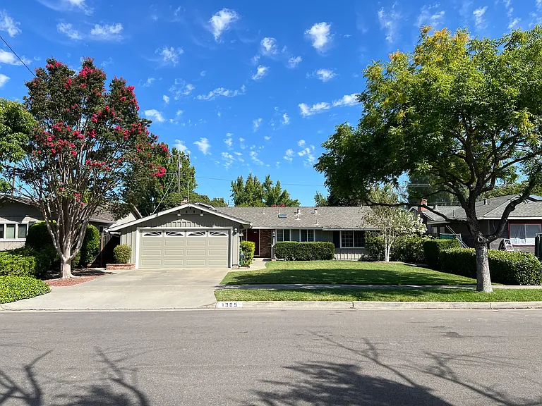 1305 Avalon Dr — Photo 2