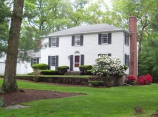 27 Fletcher Rd, Lynnfield, MA 01940