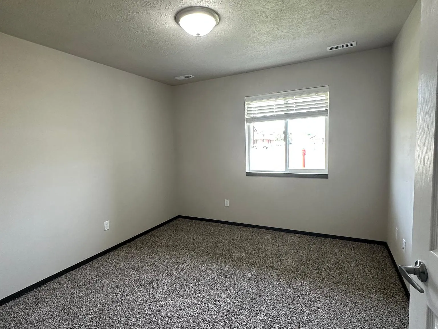 3 bed, 1453 sqft, $1,925 — Photo 3