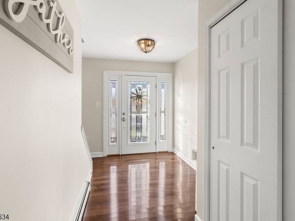 3rd image of 55 Woodland Rd