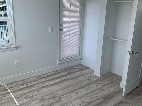 5th image of 2156-2160 N Earl Ave