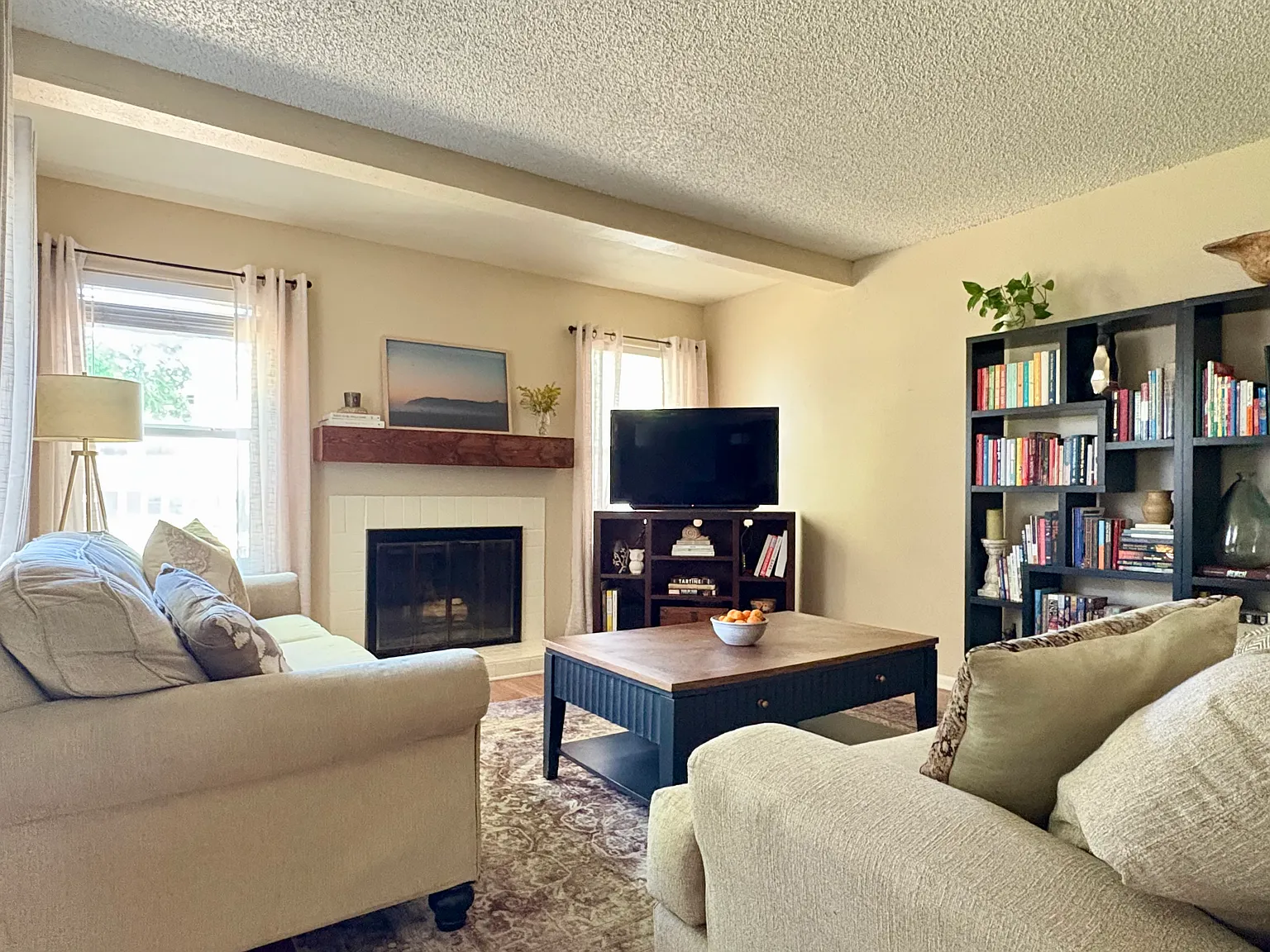 2 bed, 1.5 bath, 1210 sqft, $2,200 — Photo 2