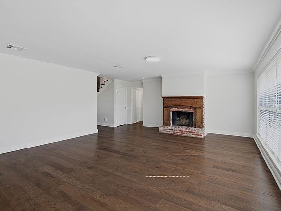 4th image of 1335 S Chateau Cir
