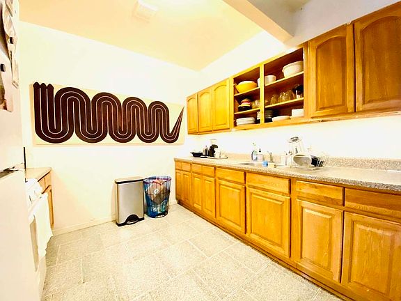 3rd image of 301 Knickerbocker Ave APT 3