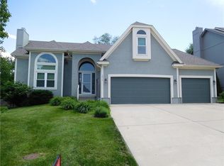1017 SW Whistle Dr, Lees Summit, MO 64082