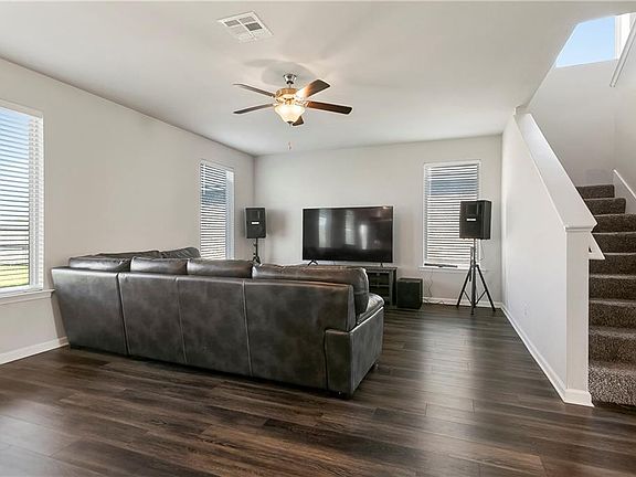 4th image of 805 Bent Cypress Ln