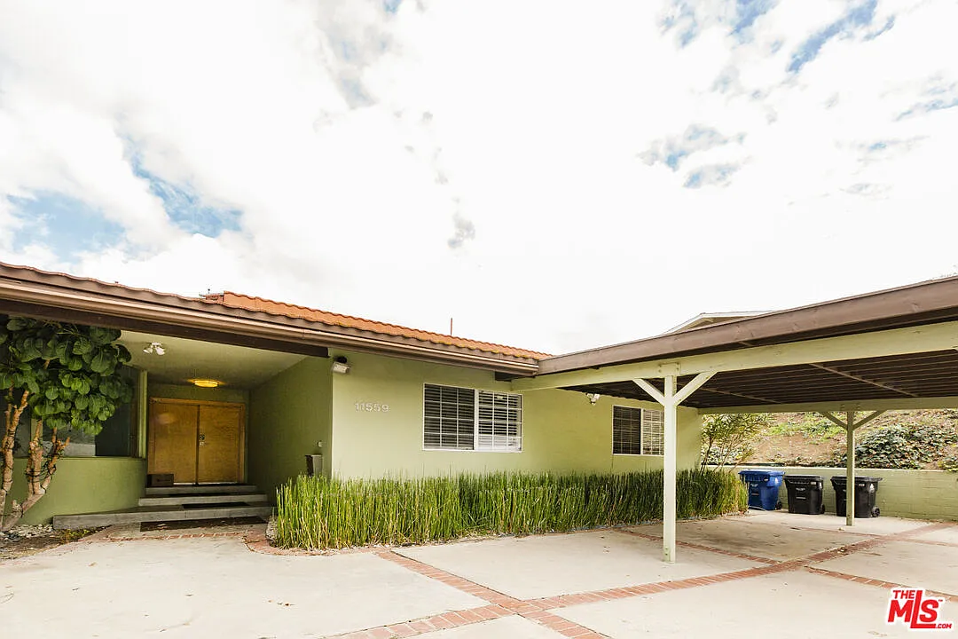 4 bed, 3.5 bath, 3052 sqft, $12,000 — Photo 1