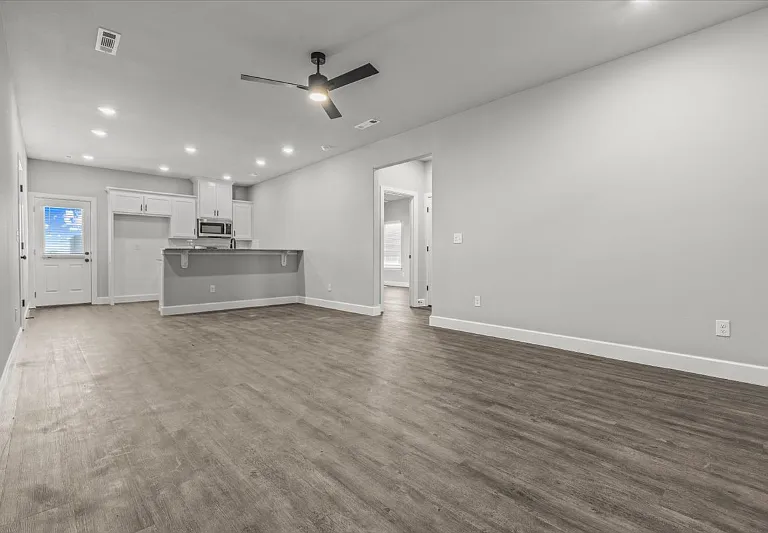 1050 Sunshine Ct — Photo 3
