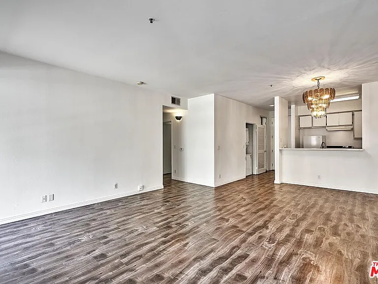 500 S Berendo St #101 — Photo 14