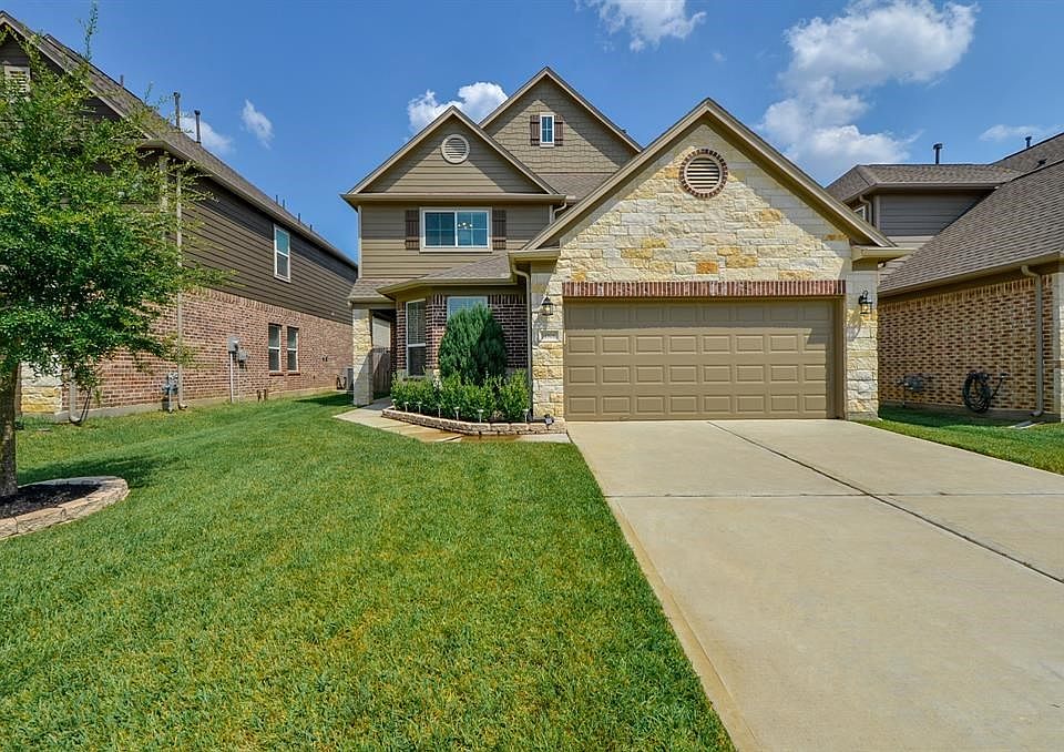 Fantastic home with pretty elevation. Full sprinkler system. This home shows pride of ownership.Stone adds character to the front of the property