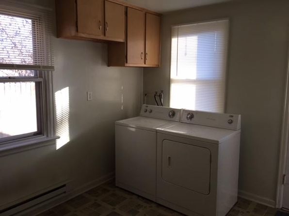 911 1/2 8th St #2, Rawlins, WY 82301