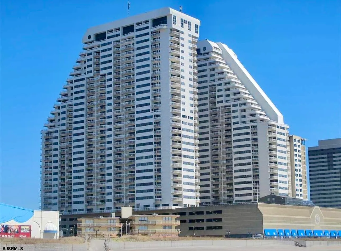 1 bed, 1.5 bath, 872 sqft, $2,400 — Photo 2